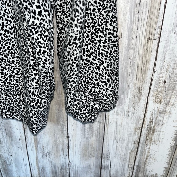 Athleta Micro Cheetah Black/ Seasalt Balance Pullover Sweatshirt XS - Picture 3 of 6